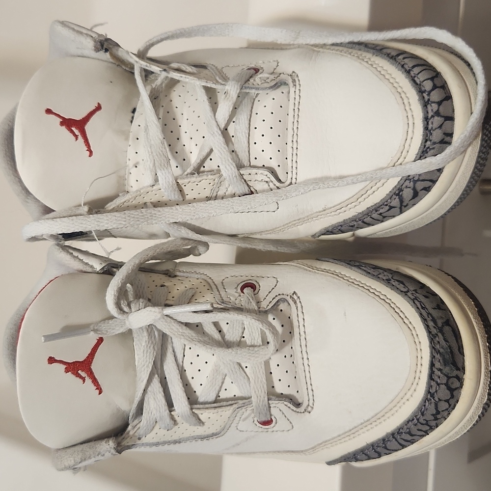 Kids nike jordon sneakers size 1.5y